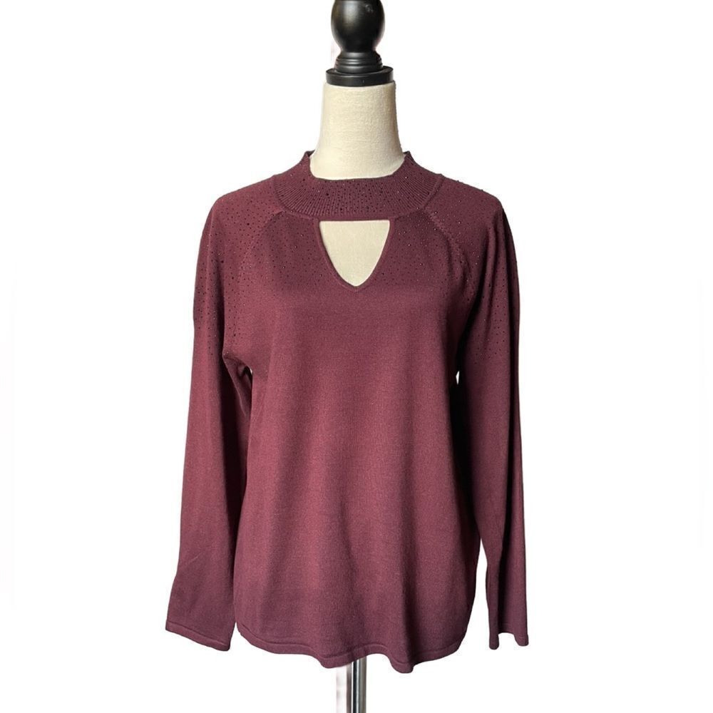 Cable & Gauge Plum Purple Pullover Sweater w/Cut Out & Beaded Top (Size: Large)